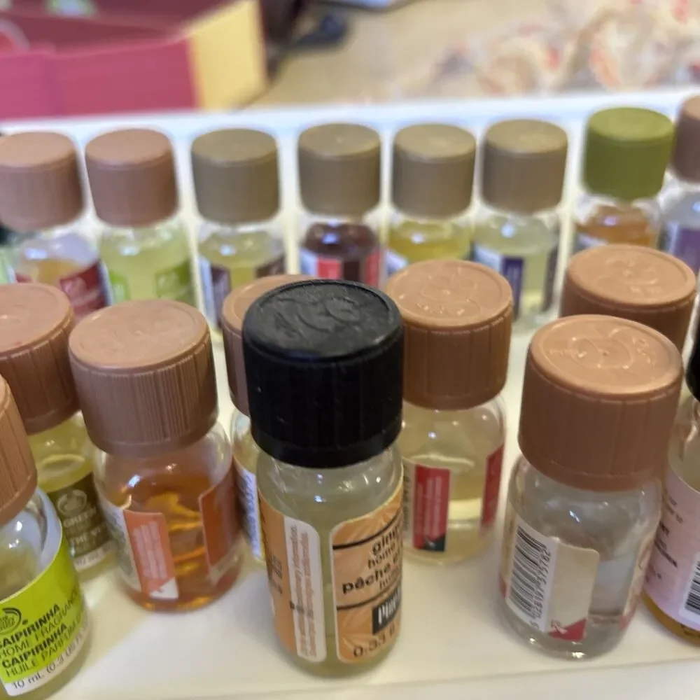 Large Lot of The Body Shop Bath & Body Pier 1 White Barn Home Fragrance Oils 30